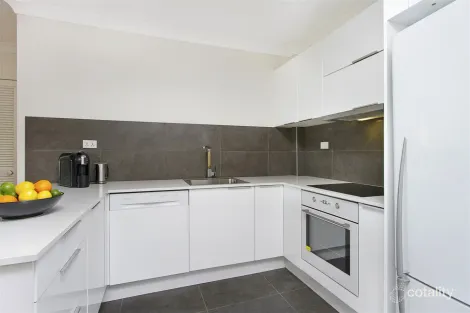 Property photo of 1/237 Cavendish Road Coorparoo QLD 4151