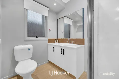 Property photo of 4 Hindmarsh Court Cranbourne North VIC 3977