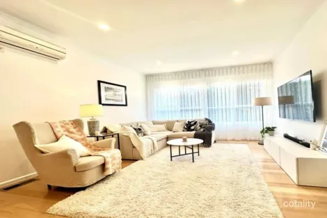 Property photo of 2 Greenview Court Bentleigh East VIC 3165