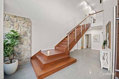 Property photo of 10 Saint Ives Court Mount Lofty QLD 4350