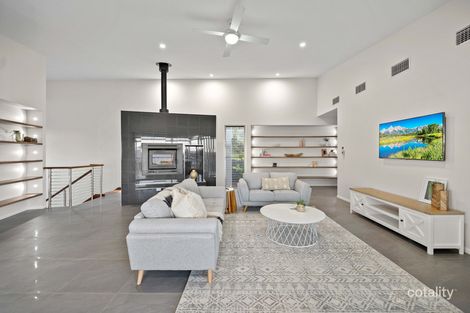 Property photo of 10 Saint Ives Court Mount Lofty QLD 4350
