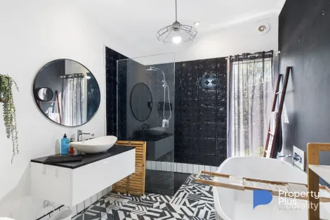 Property photo of 2 Racecourse Road Wedderburn VIC 3518