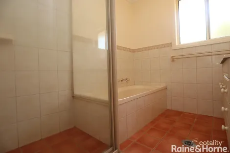 Property photo of 43 Bourkelands Drive Bourkelands NSW 2650