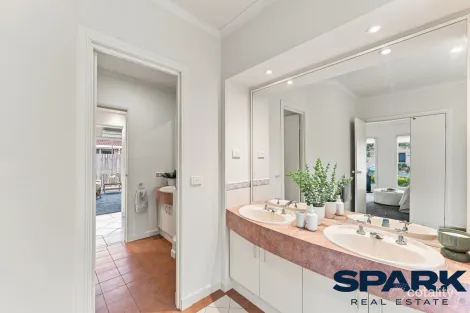 Property photo of 3 Contursi Drive Sydenham VIC 3037