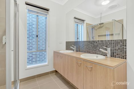 Property photo of 40 Willsmere Way Mickleham VIC 3064
