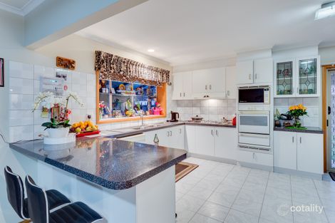 Property photo of 30 Stockwell Crescent Keilor Downs VIC 3038