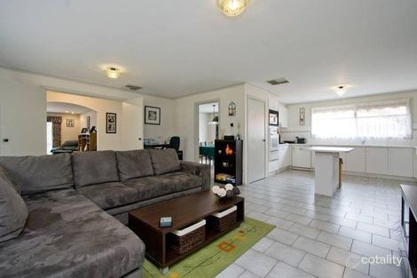 Property photo of 33 Partridge Way Mooroolbark VIC 3138