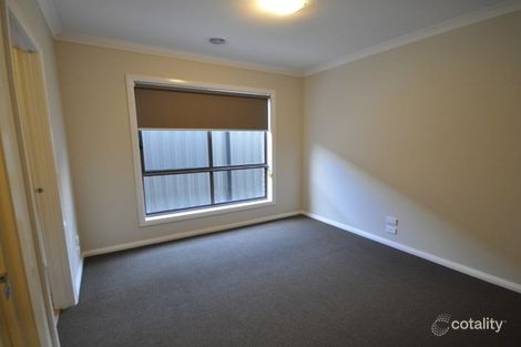 Property photo of 16 Lemon Myrtle Way Craigieburn VIC 3064
