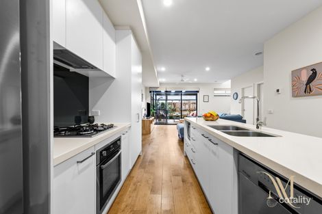 Property photo of 15 Grasslands Loop Keysborough VIC 3173