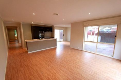 Property photo of 4 Bramall Place Caroline Springs VIC 3023