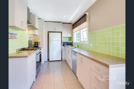 Property photo of 18 Greenwood Street Wyndham Vale VIC 3024