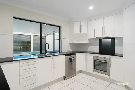 Property photo of 11 Rutland Place Marian QLD 4753