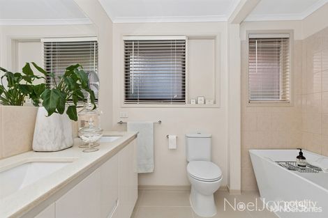 Property photo of 21 Fernlea Crescent Doncaster East VIC 3109