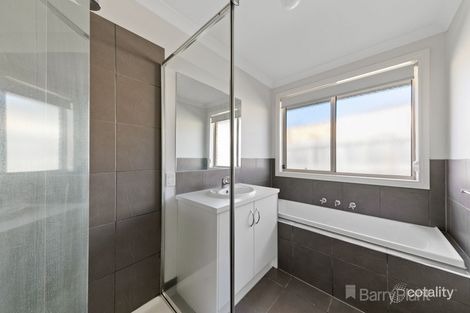 Property photo of 12 Harmon Drive Drouin VIC 3818