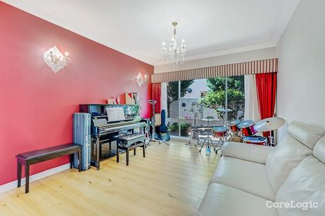 Property photo of 19 Cheval Court Benowa QLD 4217