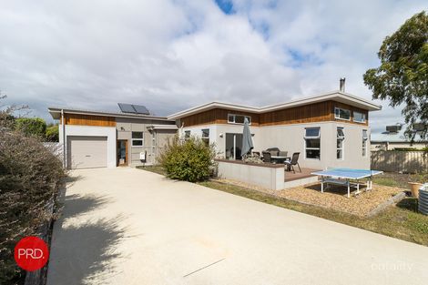 Property photo of 17 Hyland Drive Bungendore NSW 2621