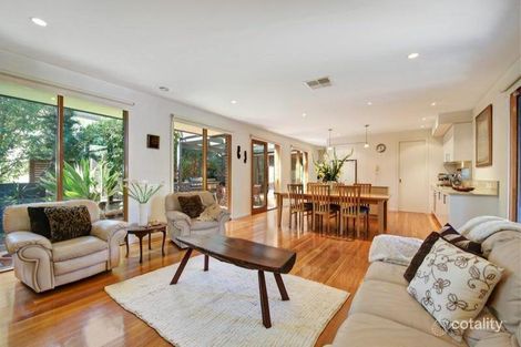 Property photo of 71 Springthorpe Boulevard Macleod VIC 3085