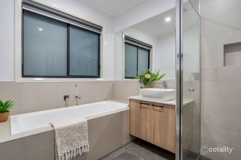 Property photo of 38 Gossia Avenue Craigieburn VIC 3064