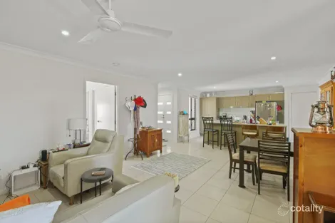 Property photo of 2D Mansfield Drive Beaconsfield QLD 4740