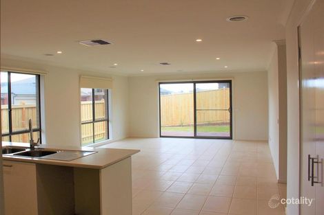 Property photo of 16 Benedore Way Cranbourne North VIC 3977