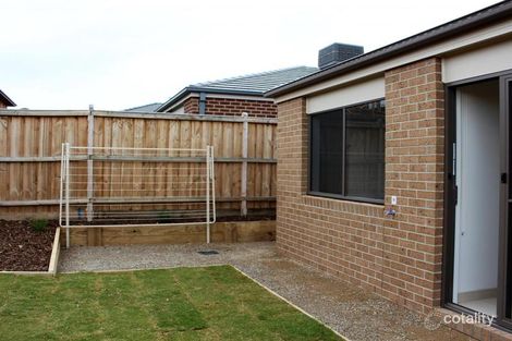 Property photo of 16 Benedore Way Cranbourne North VIC 3977