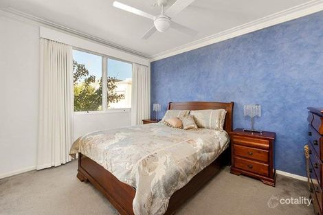 Property photo of 32/56 Beach Road Hampton VIC 3188