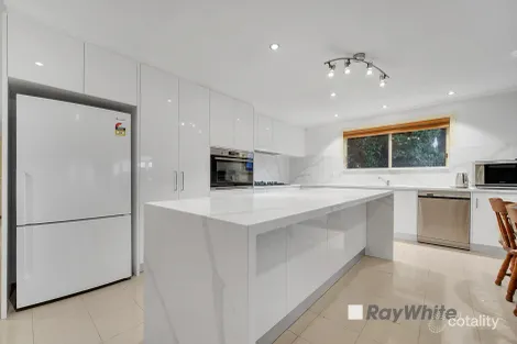 Property photo of 18 Cherry Tree Lane Narre Warren VIC 3805