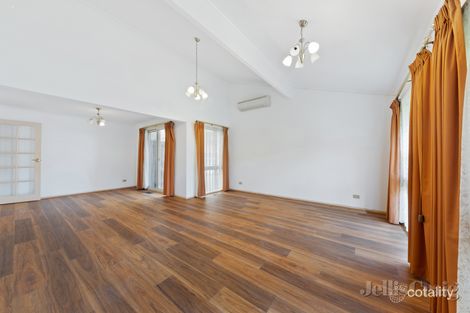 Property photo of 18 Stonnington Drive Watsonia North VIC 3087