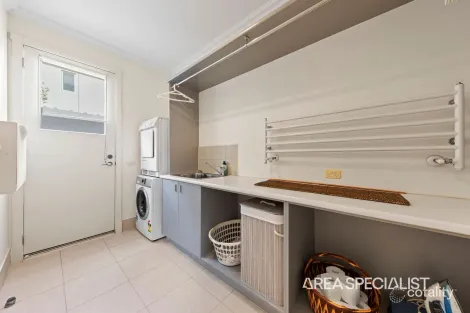 Property photo of 17 Creekwood Avenue Pakenham VIC 3810
