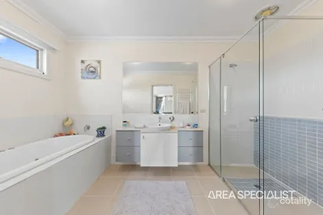 Property photo of 17 Creekwood Avenue Pakenham VIC 3810