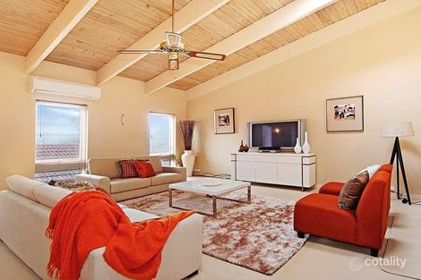 Property photo of 14 Glenscott Crescent Strathmore Heights VIC 3041