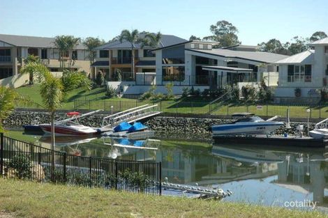 Property photo of 38 Ferrymans Court Helensvale QLD 4212