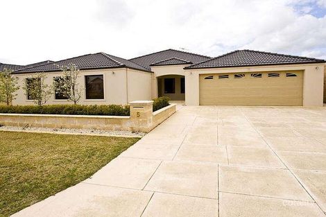 5 Quenda Dr, Canning Vale, WA 6155