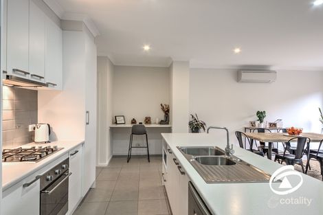 Property photo of 10/23 Atlantic Drive Pakenham VIC 3810