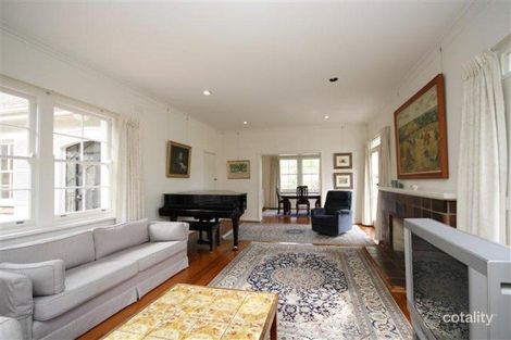 Property photo of 33 Holroyd Street Kew VIC 3101