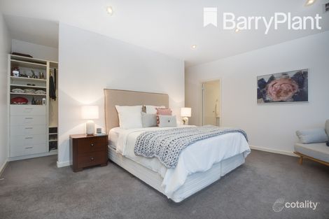 Property photo of 10 Faringdon Crescent Cranbourne North VIC 3977