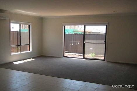 Property photo of 10 Domain Way Craigieburn VIC 3064