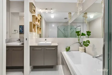 Property photo of 18 Tributary Way Woodend VIC 3442
