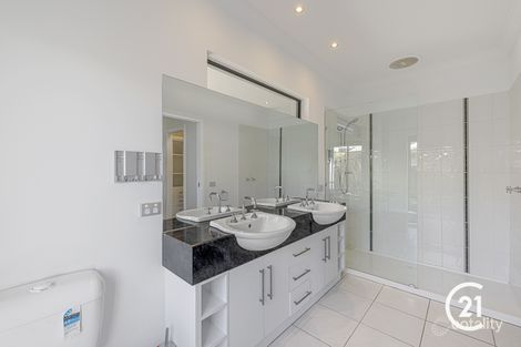 Property photo of 11 Yeovil Court Echuca VIC 3564