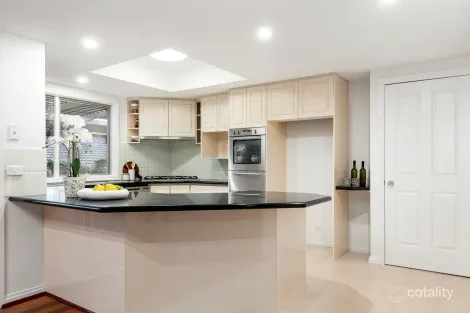 Property photo of 2 Glen Orchard Close Templestowe VIC 3106