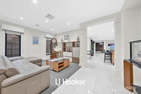 Property photo of 131 Reema Boulevard Endeavour Hills VIC 3802