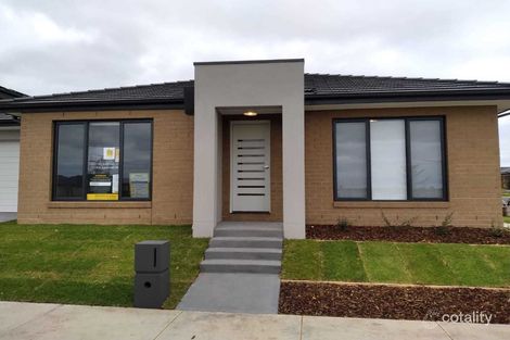 135 Holyoake Pde, Manor Lakes, VIC 3024