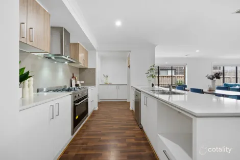 Property photo of 43 Morialta Circuit Werribee VIC 3030