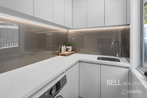 Property photo of 28 Kitchener Parade Cockatoo VIC 3781