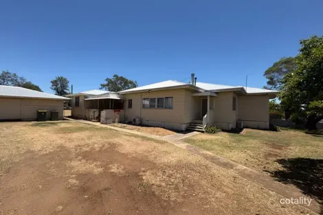 17 Cribb St, Oakey, QLD 4401