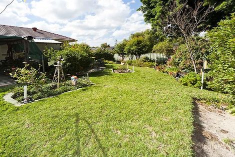 Property photo of 2 Richards Road High Wycombe WA 6057