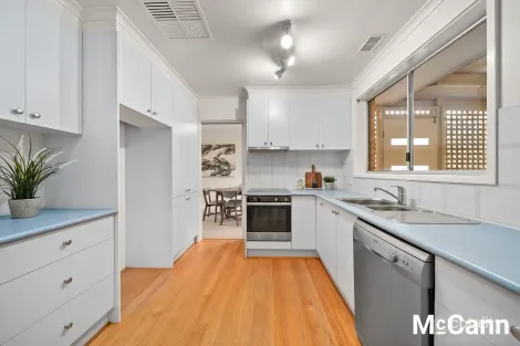 Property photo of 72 Sternberg Crescent Wanniassa ACT 2903