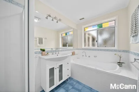Property photo of 72 Sternberg Crescent Wanniassa ACT 2903