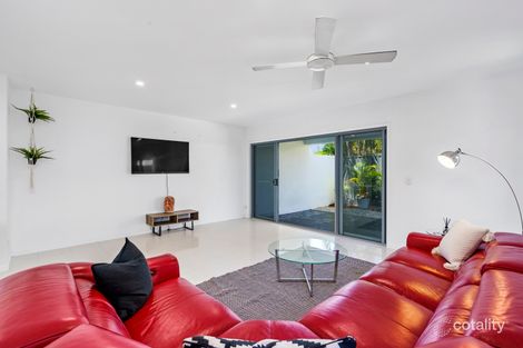 Property photo of 2/46 Heeb Street Bundall QLD 4217