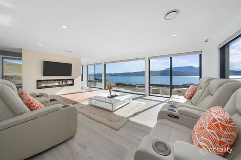 Property photo of 1002 Oceana Drive Tranmere TAS 7018